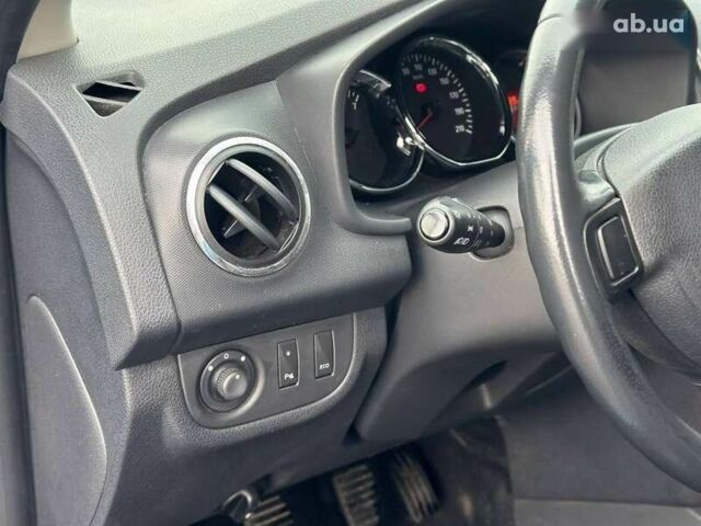 Дачия Sandero StepWay, объемом двигателя 1.5 л и пробегом 219 тыс. км за 7950 $, фото 27 на Automoto.ua