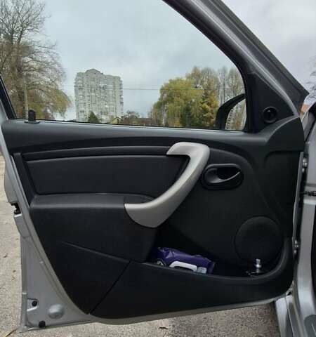 Серый Дачия Sandero StepWay, объемом двигателя 1.6 л и пробегом 62 тыс. км за 7500 $, фото 14 на Automoto.ua