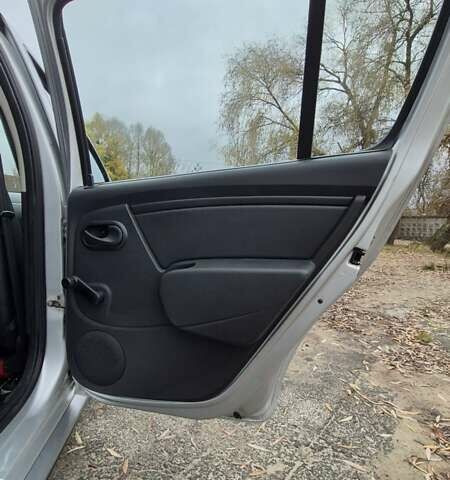 Серый Дачия Sandero StepWay, объемом двигателя 1.6 л и пробегом 62 тыс. км за 7500 $, фото 16 на Automoto.ua