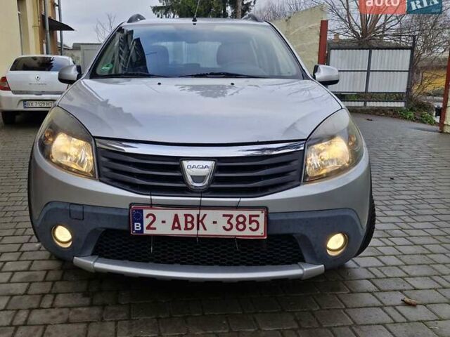 Серый Дачия Sandero StepWay, объемом двигателя 1.6 л и пробегом 200 тыс. км за 5700 $, фото 3 на Automoto.ua