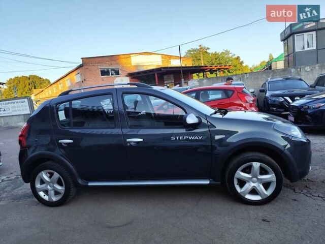 Серый Дачия Sandero StepWay, объемом двигателя 1.6 л и пробегом 190 тыс. км за 6600 $, фото 2 на Automoto.ua