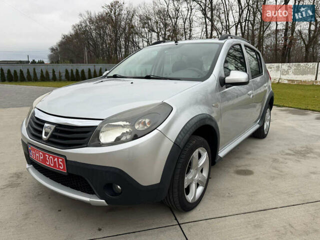 Серый Дачия Sandero StepWay, объемом двигателя 1.6 л и пробегом 175 тыс. км за 6200 $, фото 4 на Automoto.ua