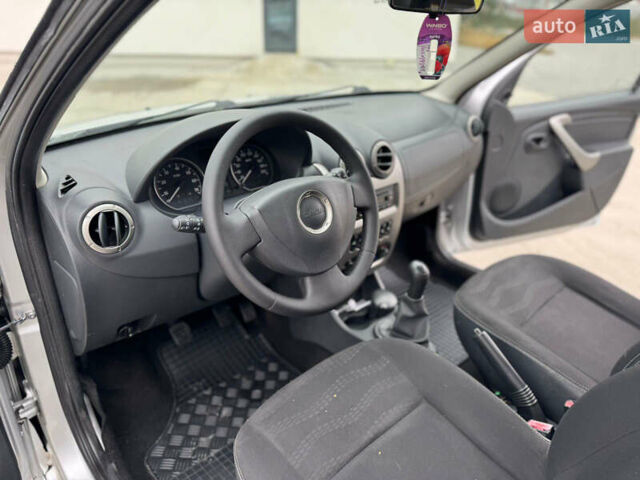 Серый Дачия Sandero StepWay, объемом двигателя 1.6 л и пробегом 175 тыс. км за 6200 $, фото 8 на Automoto.ua