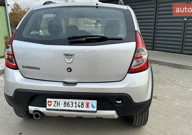 Серый Дачия Sandero StepWay, объемом двигателя 1.6 л и пробегом 175 тыс. км за 6700 $, фото 14 на Automoto.ua