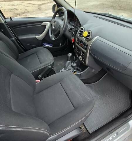Серый Дачия Sandero StepWay, объемом двигателя 1.6 л и пробегом 62 тыс. км за 7500 $, фото 13 на Automoto.ua