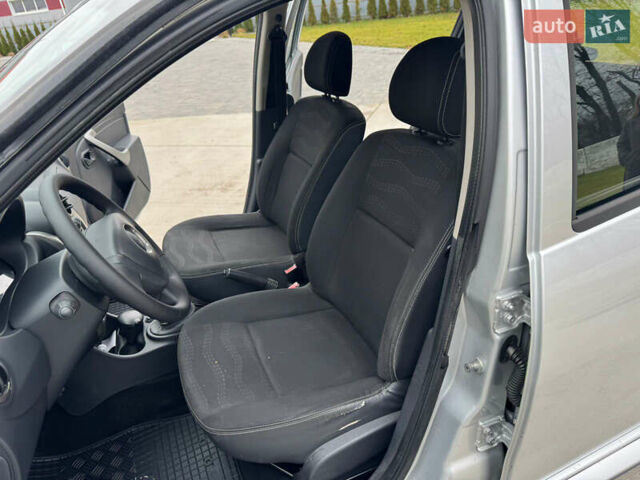 Серый Дачия Sandero StepWay, объемом двигателя 1.6 л и пробегом 175 тыс. км за 6200 $, фото 16 на Automoto.ua