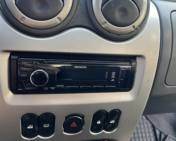 Серый Дачия Sandero StepWay, объемом двигателя 1.6 л и пробегом 144 тыс. км за 6500 $, фото 19 на Automoto.ua