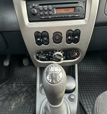 Серый Дачия Sandero StepWay, объемом двигателя 1.6 л и пробегом 175 тыс. км за 6700 $, фото 17 на Automoto.ua