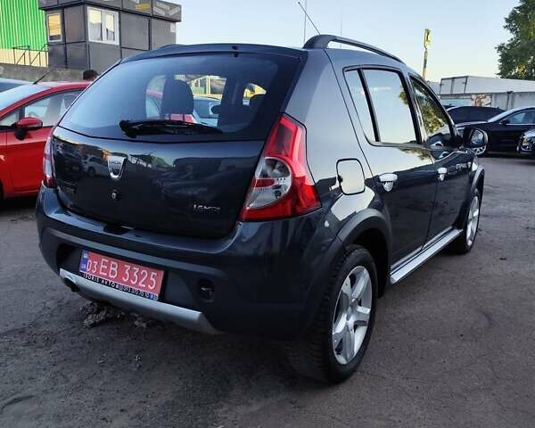 Серый Дачия Sandero StepWay, объемом двигателя 1.6 л и пробегом 190 тыс. км за 6800 $, фото 7 на Automoto.ua