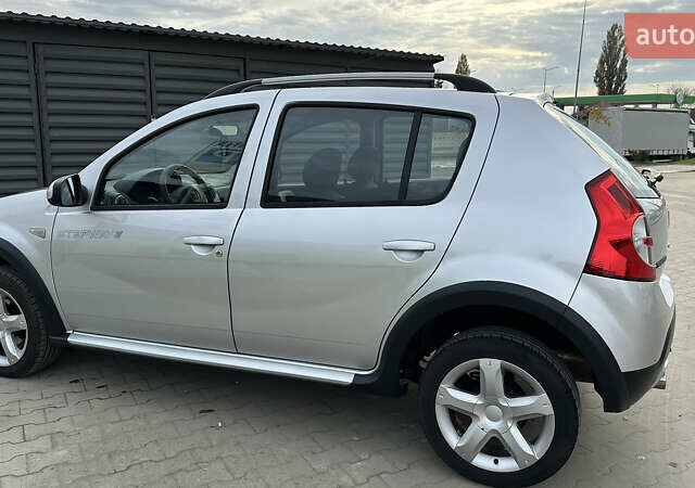Серый Дачия Sandero StepWay, объемом двигателя 1.6 л и пробегом 175 тыс. км за 6700 $, фото 15 на Automoto.ua