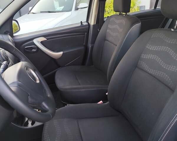 Серый Дачия Sandero StepWay, объемом двигателя 1.6 л и пробегом 190 тыс. км за 6600 $, фото 32 на Automoto.ua