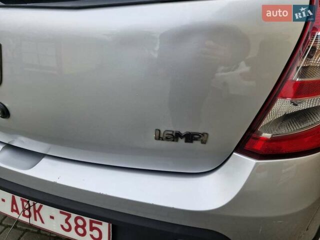 Серый Дачия Sandero StepWay, объемом двигателя 1.6 л и пробегом 200 тыс. км за 5700 $, фото 9 на Automoto.ua