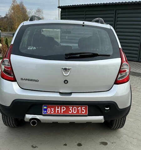 Серый Дачия Sandero StepWay, объемом двигателя 1.6 л и пробегом 175 тыс. км за 6700 $, фото 3 на Automoto.ua