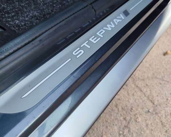 Серый Дачия Sandero StepWay, объемом двигателя 1.6 л и пробегом 190 тыс. км за 6600 $, фото 23 на Automoto.ua