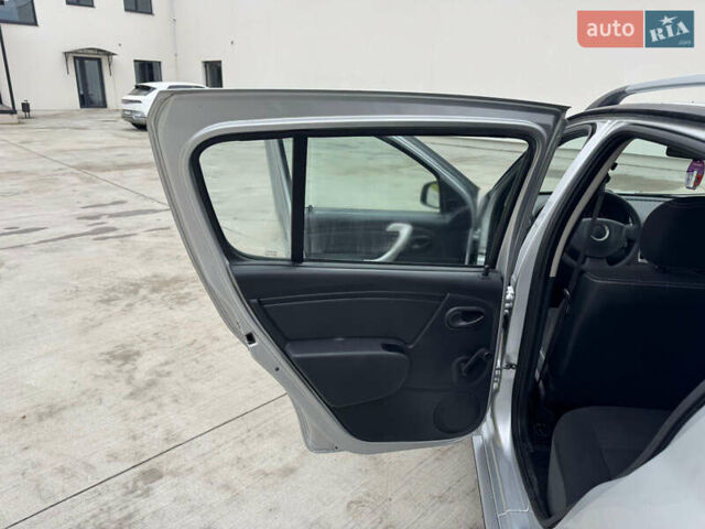 Серый Дачия Sandero StepWay, объемом двигателя 1.6 л и пробегом 175 тыс. км за 6200 $, фото 13 на Automoto.ua
