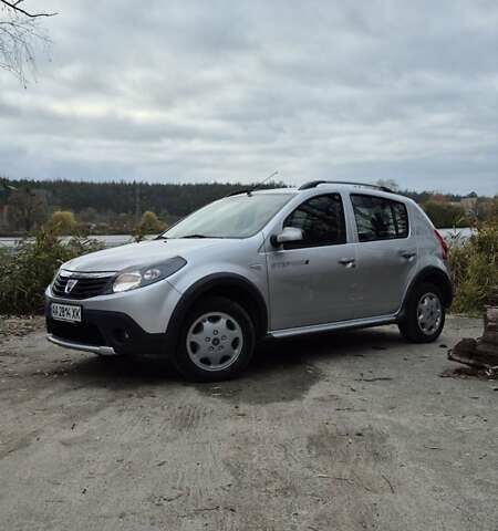 Серый Дачия Sandero StepWay, объемом двигателя 1.6 л и пробегом 62 тыс. км за 7500 $, фото 10 на Automoto.ua