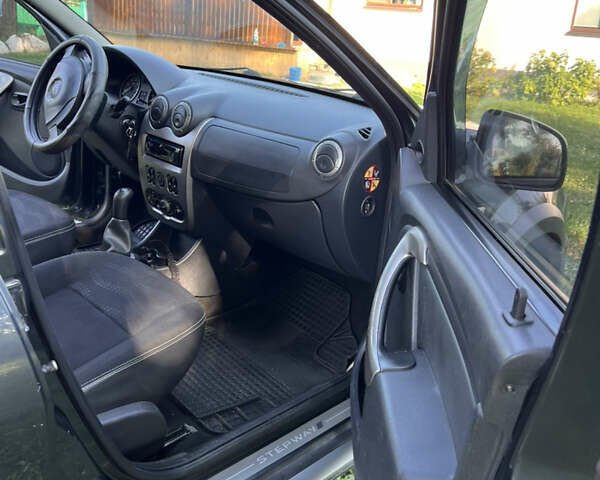 Серый Дачия Sandero StepWay, объемом двигателя 1.6 л и пробегом 144 тыс. км за 6500 $, фото 16 на Automoto.ua