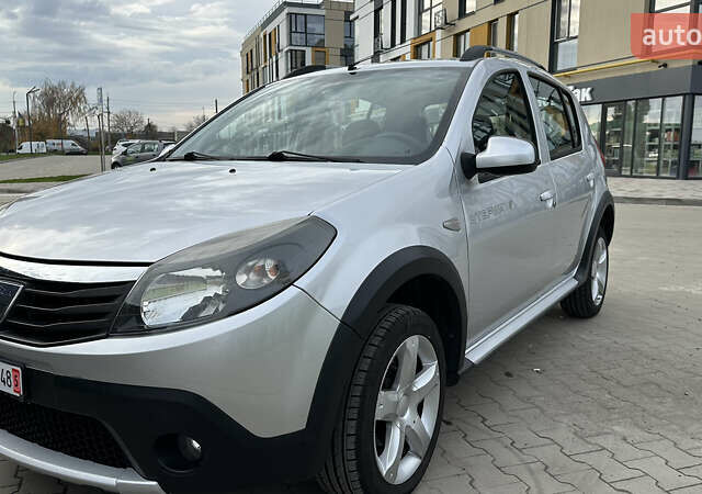 Серый Дачия Sandero StepWay, объемом двигателя 1.6 л и пробегом 175 тыс. км за 6700 $, фото 11 на Automoto.ua