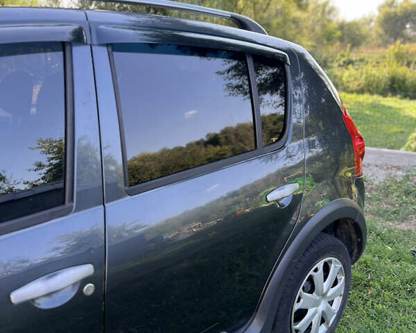 Серый Дачия Sandero StepWay, объемом двигателя 1.6 л и пробегом 144 тыс. км за 6500 $, фото 8 на Automoto.ua