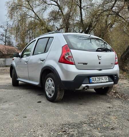 Серый Дачия Sandero StepWay, объемом двигателя 1.6 л и пробегом 62 тыс. км за 7500 $, фото 8 на Automoto.ua