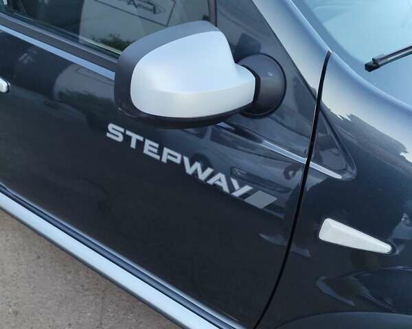 Серый Дачия Sandero StepWay, объемом двигателя 1.6 л и пробегом 190 тыс. км за 6800 $, фото 19 на Automoto.ua