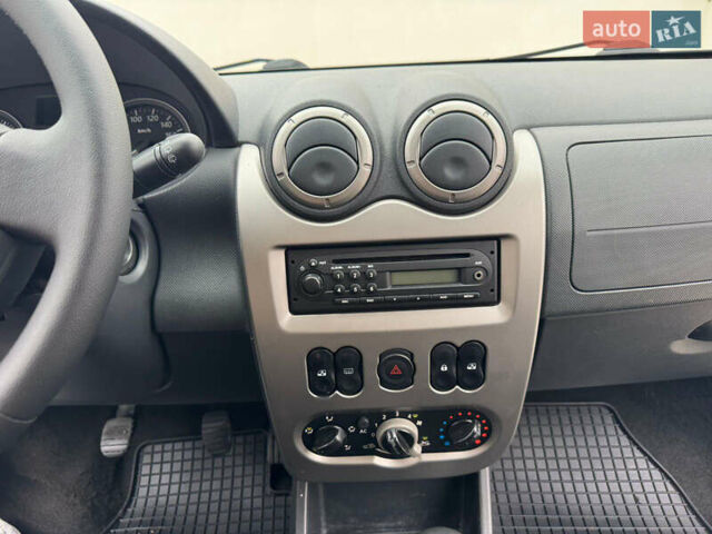 Серый Дачия Sandero StepWay, объемом двигателя 1.6 л и пробегом 175 тыс. км за 6200 $, фото 15 на Automoto.ua