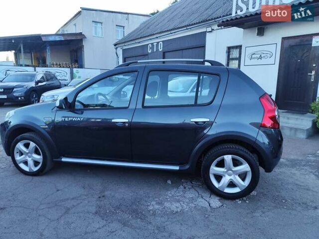 Серый Дачия Sandero StepWay, объемом двигателя 1.6 л и пробегом 190 тыс. км за 6800 $, фото 6 на Automoto.ua