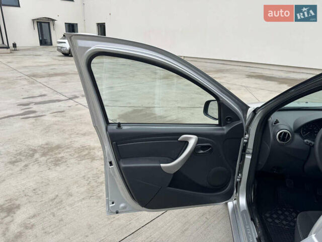 Серый Дачия Sandero StepWay, объемом двигателя 1.6 л и пробегом 175 тыс. км за 6200 $, фото 14 на Automoto.ua