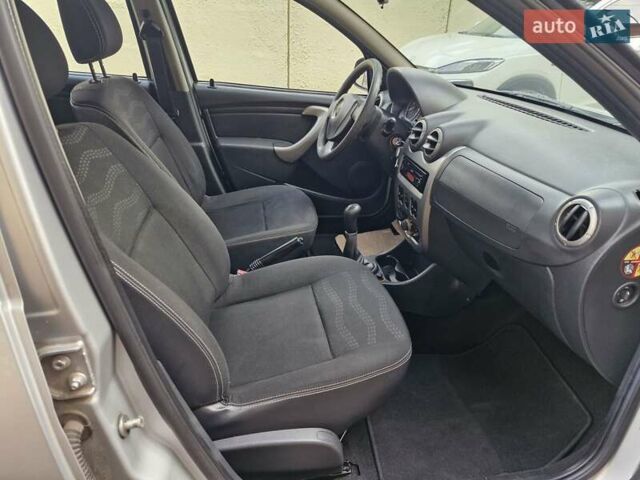 Серый Дачия Sandero StepWay, объемом двигателя 1.6 л и пробегом 200 тыс. км за 5700 $, фото 12 на Automoto.ua