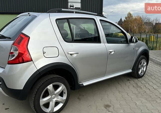 Серый Дачия Sandero StepWay, объемом двигателя 1.6 л и пробегом 175 тыс. км за 6700 $, фото 13 на Automoto.ua