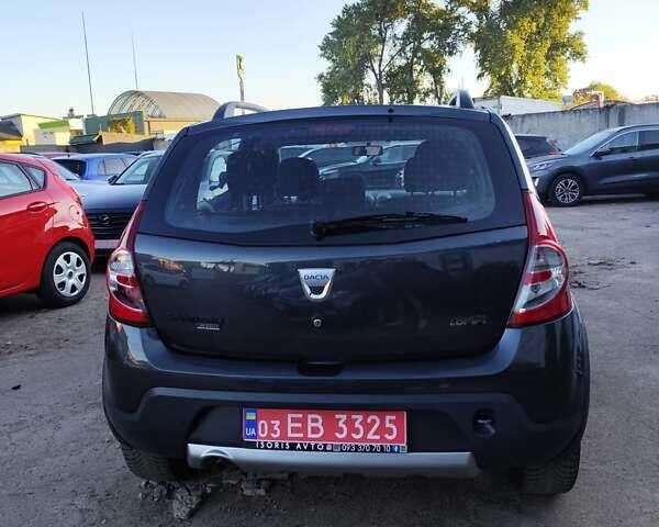 Серый Дачия Sandero StepWay, объемом двигателя 1.6 л и пробегом 190 тыс. км за 6600 $, фото 4 на Automoto.ua
