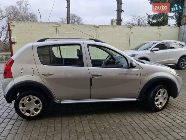 Серый Дачия Sandero StepWay, объемом двигателя 1.6 л и пробегом 200 тыс. км за 5700 $, фото 7 на Automoto.ua