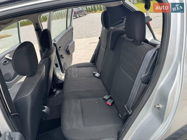 Серый Дачия Sandero StepWay, объемом двигателя 1.6 л и пробегом 175 тыс. км за 6200 $, фото 17 на Automoto.ua