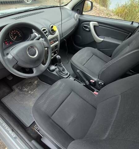 Серый Дачия Sandero StepWay, объемом двигателя 1.6 л и пробегом 62 тыс. км за 7500 $, фото 15 на Automoto.ua