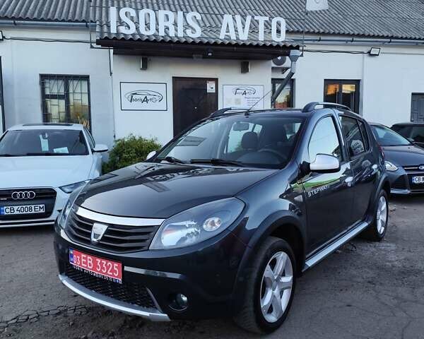 Серый Дачия Sandero StepWay, объемом двигателя 1.6 л и пробегом 190 тыс. км за 6800 $, фото 1 на Automoto.ua