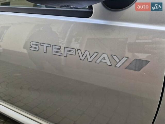Серый Дачия Sandero StepWay, объемом двигателя 1.6 л и пробегом 200 тыс. км за 5700 $, фото 30 на Automoto.ua