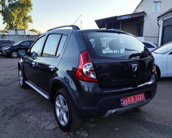 Серый Дачия Sandero StepWay, объемом двигателя 1.6 л и пробегом 190 тыс. км за 6800 $, фото 3 на Automoto.ua