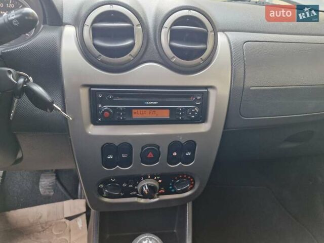 Серый Дачия Sandero StepWay, объемом двигателя 1.6 л и пробегом 200 тыс. км за 5700 $, фото 23 на Automoto.ua