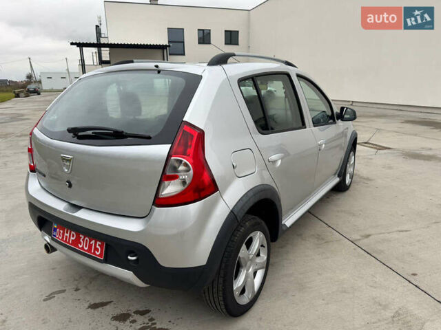 Серый Дачия Sandero StepWay, объемом двигателя 1.6 л и пробегом 175 тыс. км за 6200 $, фото 1 на Automoto.ua