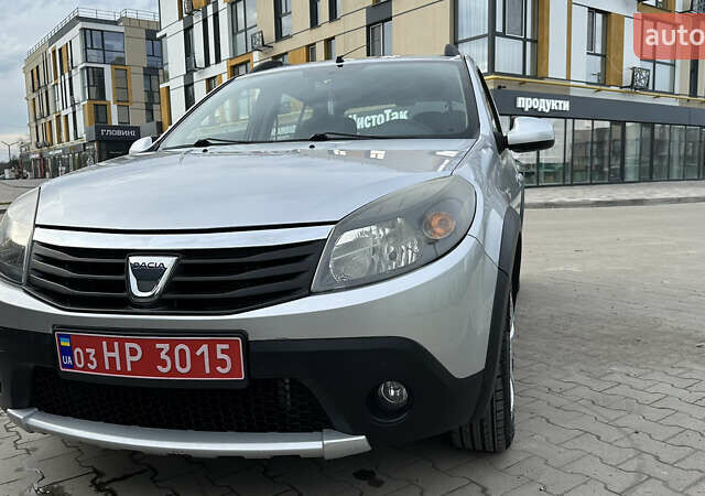 Серый Дачия Sandero StepWay, объемом двигателя 1.6 л и пробегом 175 тыс. км за 6700 $, фото 1 на Automoto.ua