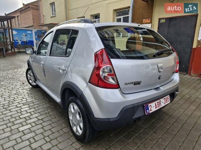 Серый Дачия Sandero StepWay, объемом двигателя 1.6 л и пробегом 200 тыс. км за 5700 $, фото 15 на Automoto.ua