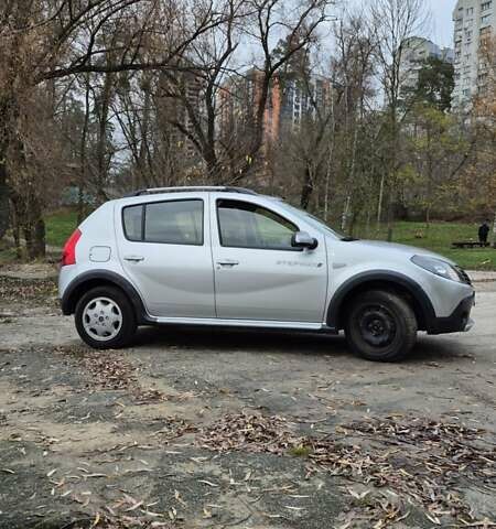Серый Дачия Sandero StepWay, объемом двигателя 1.6 л и пробегом 62 тыс. км за 7500 $, фото 7 на Automoto.ua