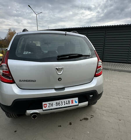 Серый Дачия Sandero StepWay, объемом двигателя 1.6 л и пробегом 175 тыс. км за 6700 $, фото 9 на Automoto.ua