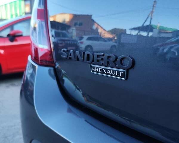 Серый Дачия Sandero StepWay, объемом двигателя 1.6 л и пробегом 190 тыс. км за 6800 $, фото 16 на Automoto.ua