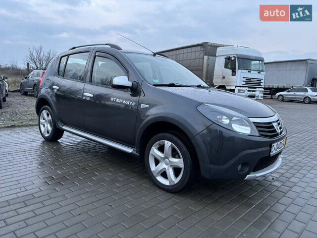 Серый Дачия Sandero StepWay, объемом двигателя 1.5 л и пробегом 181 тыс. км за 7500 $, фото 2 на Automoto.ua