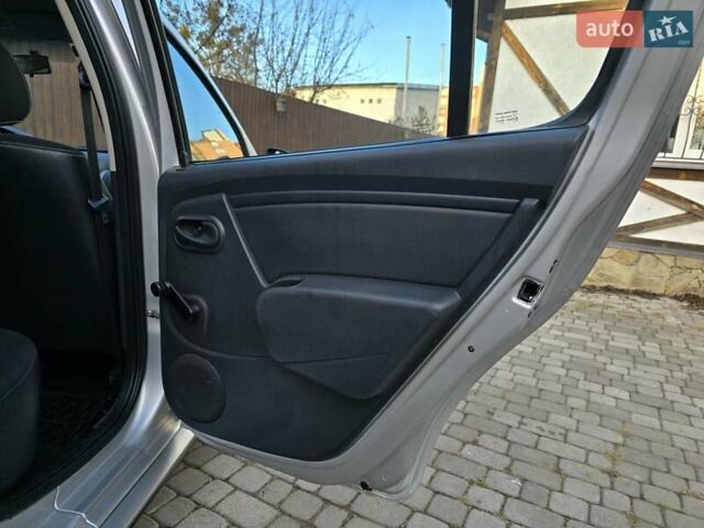 Сірий Дачія Sandero StepWay, об'ємом двигуна 1.6 л та пробігом 147 тис. км за 6800 $, фото 79 на Automoto.ua