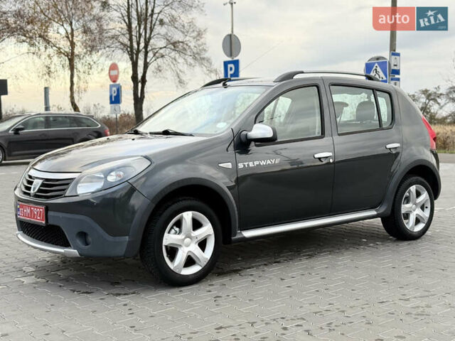 Серый Дачия Sandero StepWay, объемом двигателя 1.6 л и пробегом 141 тыс. км за 6200 $, фото 3 на Automoto.ua