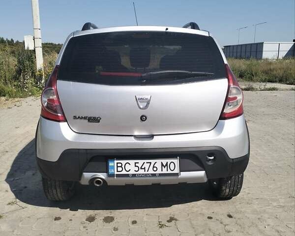 Серый Дачия Sandero StepWay, объемом двигателя 1.6 л и пробегом 235 тыс. км за 6200 $, фото 1 на Automoto.ua