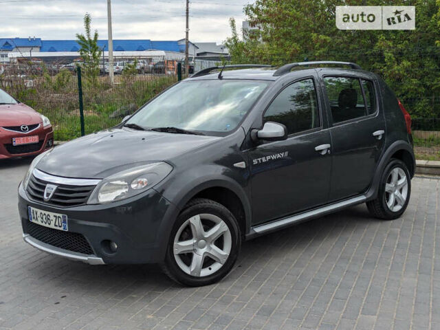 Серый Дачия Sandero StepWay, объемом двигателя 1.6 л и пробегом 180 тыс. км за 6300 $, фото 1 на Automoto.ua