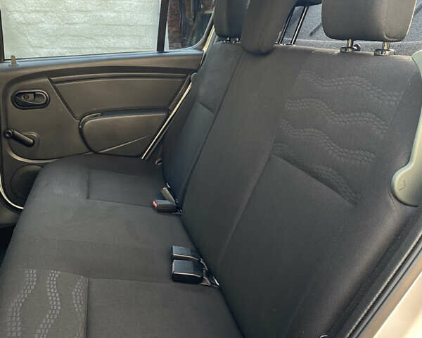 Серый Дачия Sandero StepWay, объемом двигателя 1.6 л и пробегом 118 тыс. км за 6900 $, фото 16 на Automoto.ua